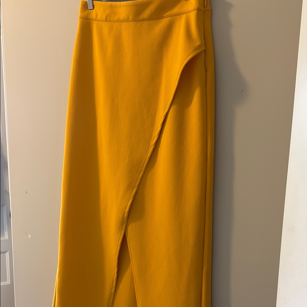 Elegant Yellow Wrap Skirt - Picture 2 of 10